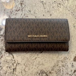 Michael Kors Signature Jet Set Trifold Card Wallet